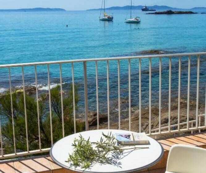 オーシャンビュースーペリアールーム, Roc