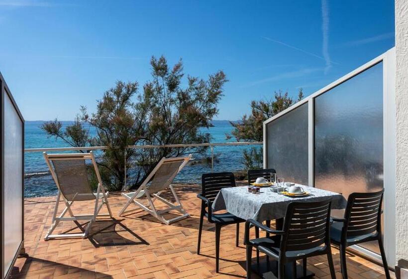 オーシャンビューデラックスルーム, Roc