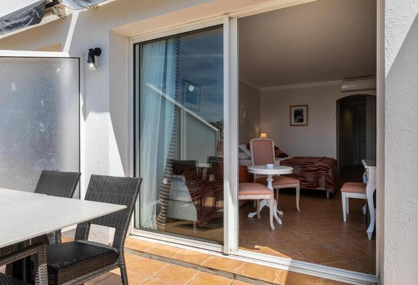 オーシャンビュージュニアスイート, Roc