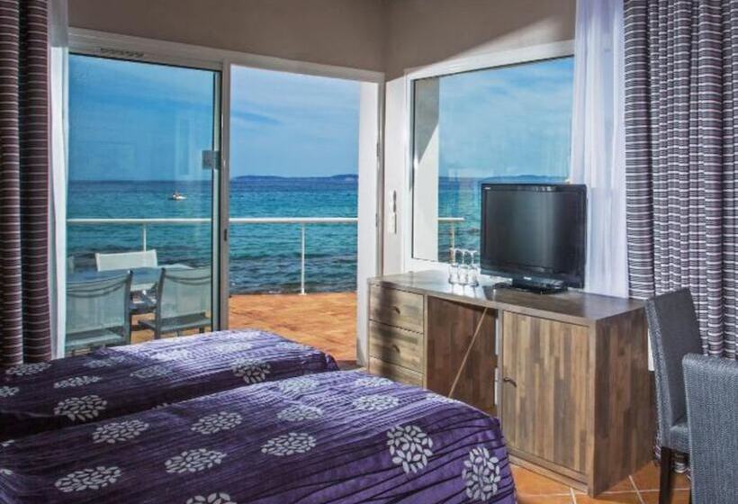 オーシャンビュースタンダードルームバルコニー付き, Roc