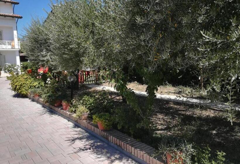 标准三人间, La Casina Appartamento Assisi