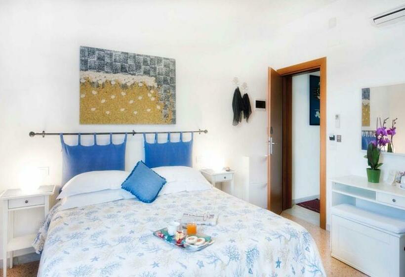 اتاق استاندارد, A Due Passi