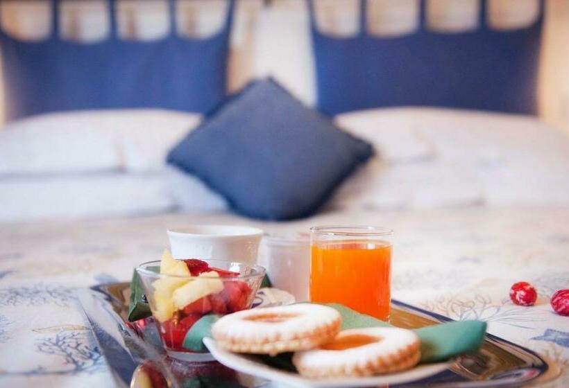 اتاق استاندارد, A Due Passi