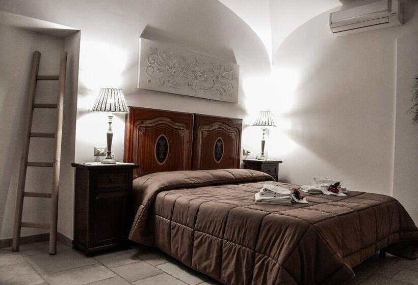 带泳池观景的豪华房, Coppola Di Seta