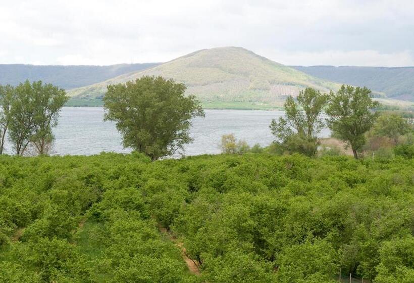 غرفة دور أخير, La Finestra Sul Lago