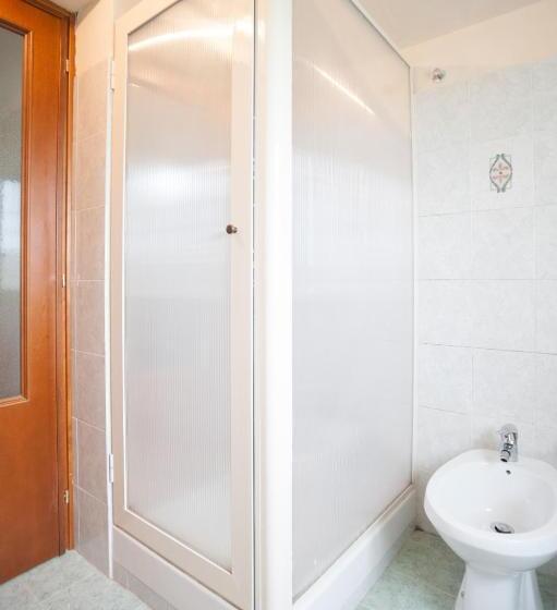 غرفة دور أخير, La Finestra Sul Lago