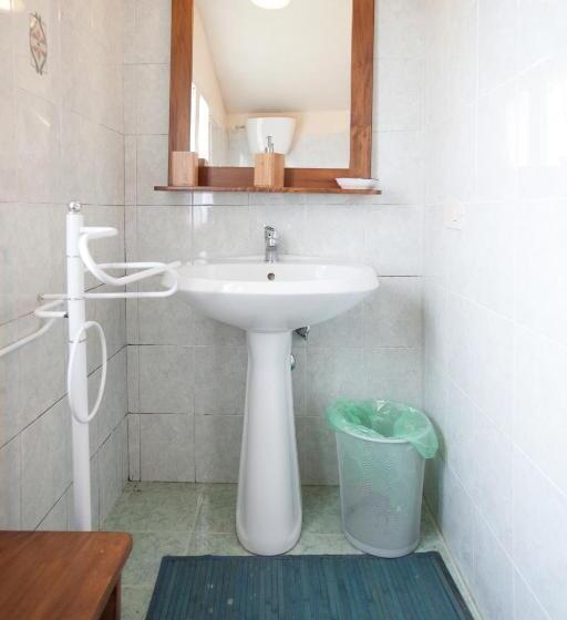 غرفة دور أخير, La Finestra Sul Lago