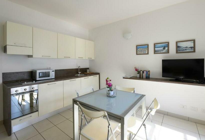 דירת חדר עם נוף לים ומרפסת, Dominio Mare Resort & Spa