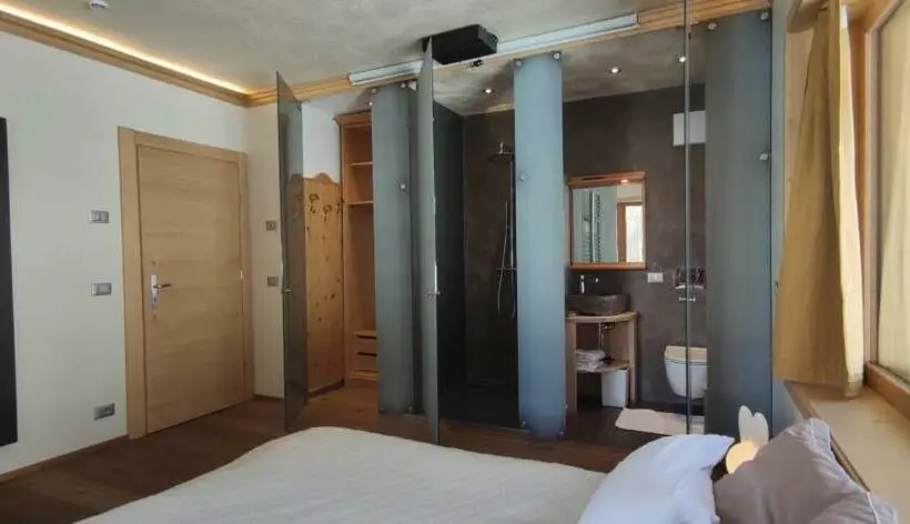 レイクビュースタンダードルーム, Albergo Chalet Lago Antorno