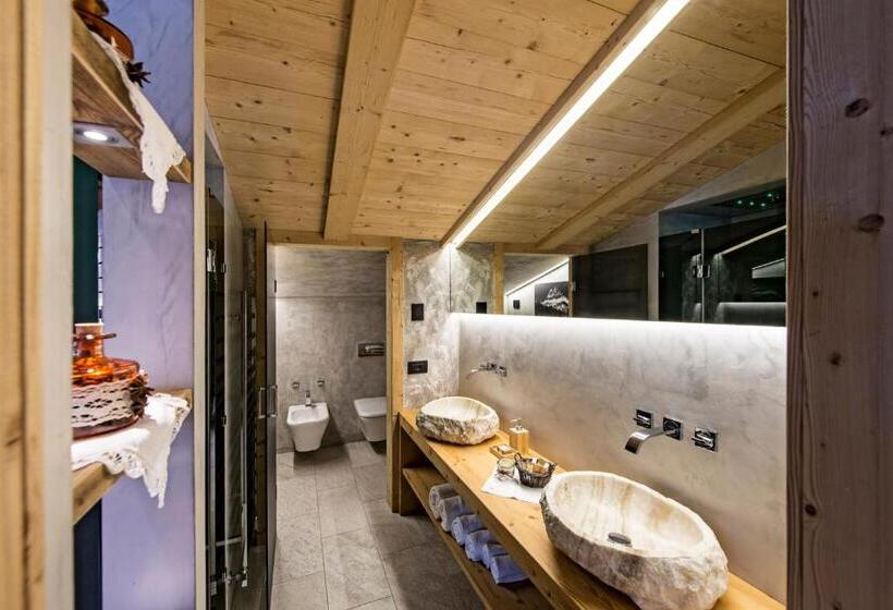 Suite with lake view, Albergo Chalet Lago Antorno