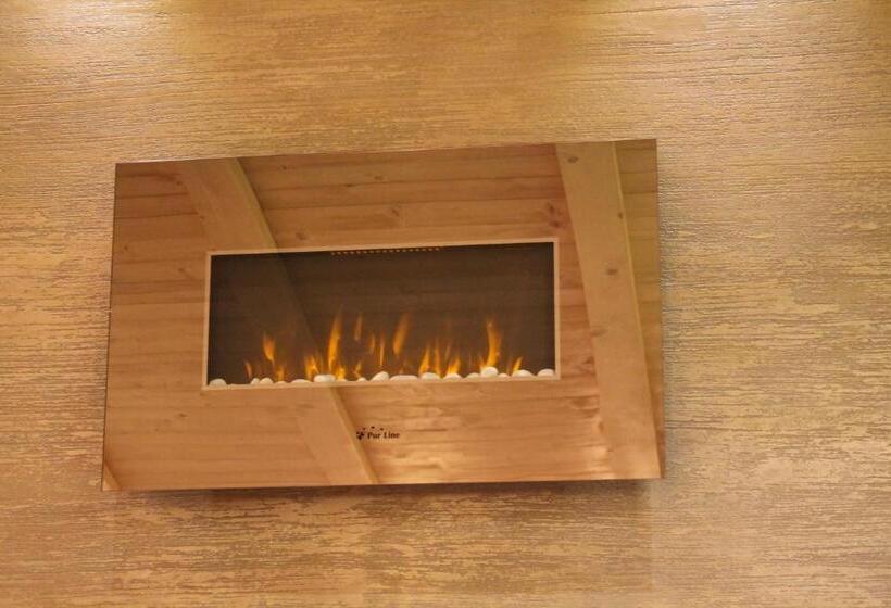 可观山景的小型套房, Albergo Chalet Lago Antorno