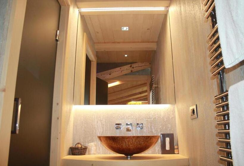 可观山景的小型套房, Albergo Chalet Lago Antorno