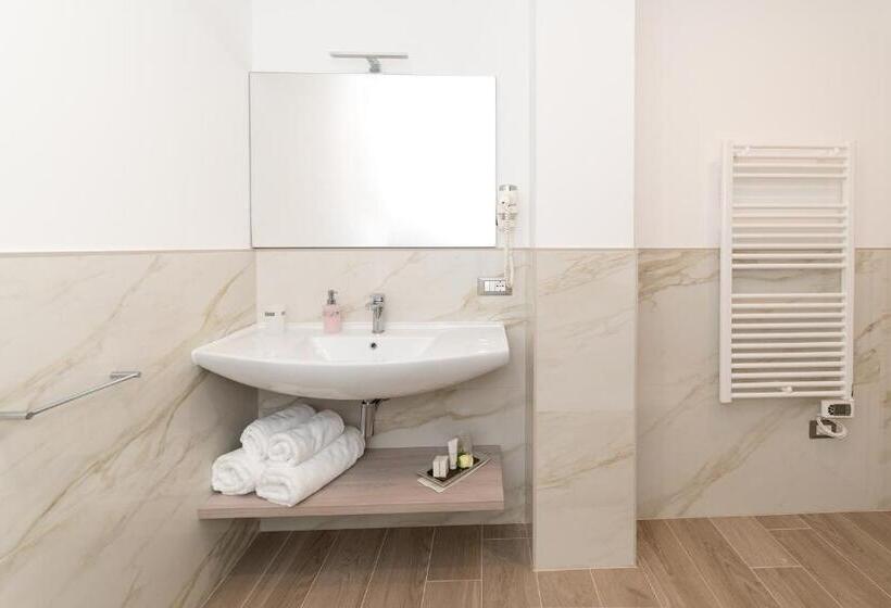 高级大房间, Da Si Si