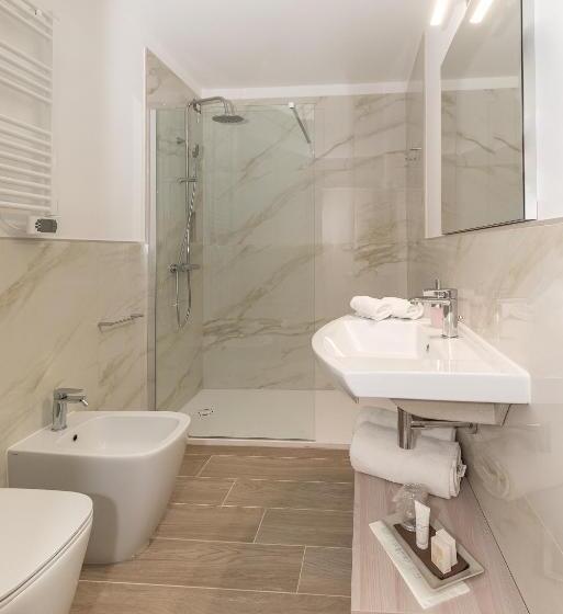 舒适三人间, Da Si Si