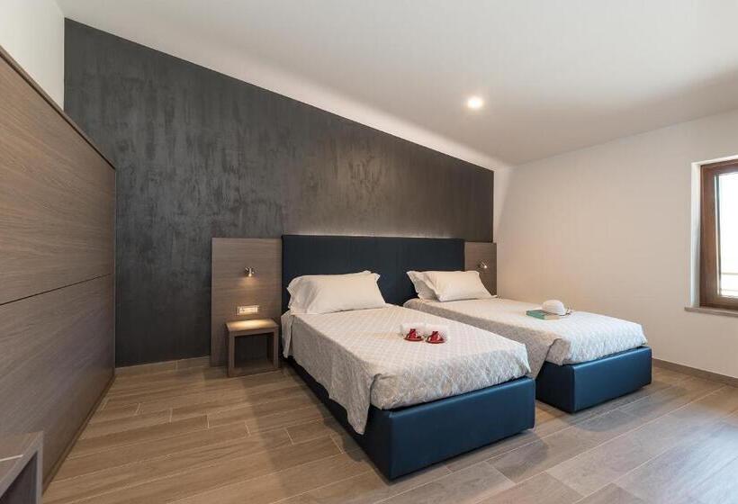 舒适三人间, Da Si Si