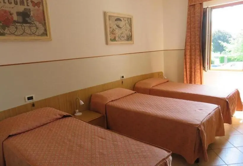 Standard Kolmen Hengen Huone, Da Si Si