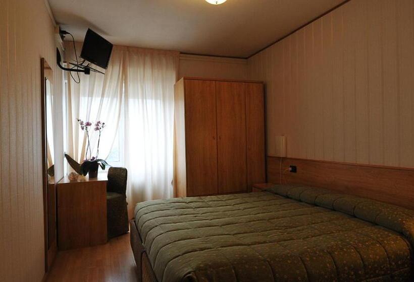 غرفة قياسية, Milano