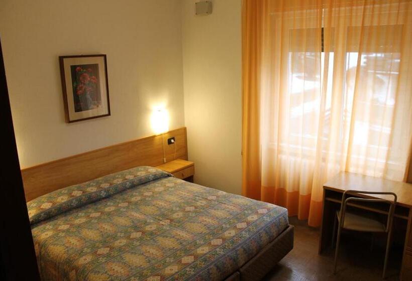 غرفة عائلية, Milano