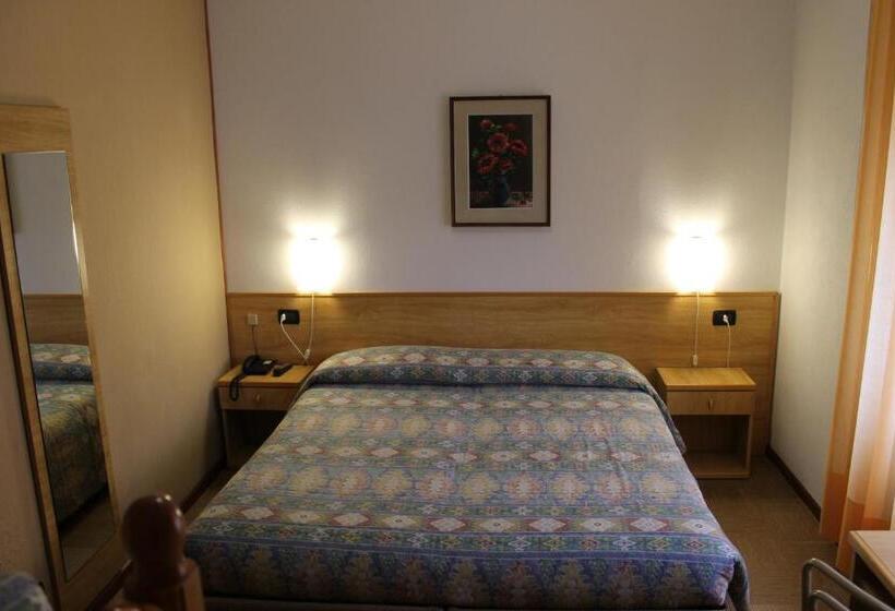 غرفة عائلية, Milano