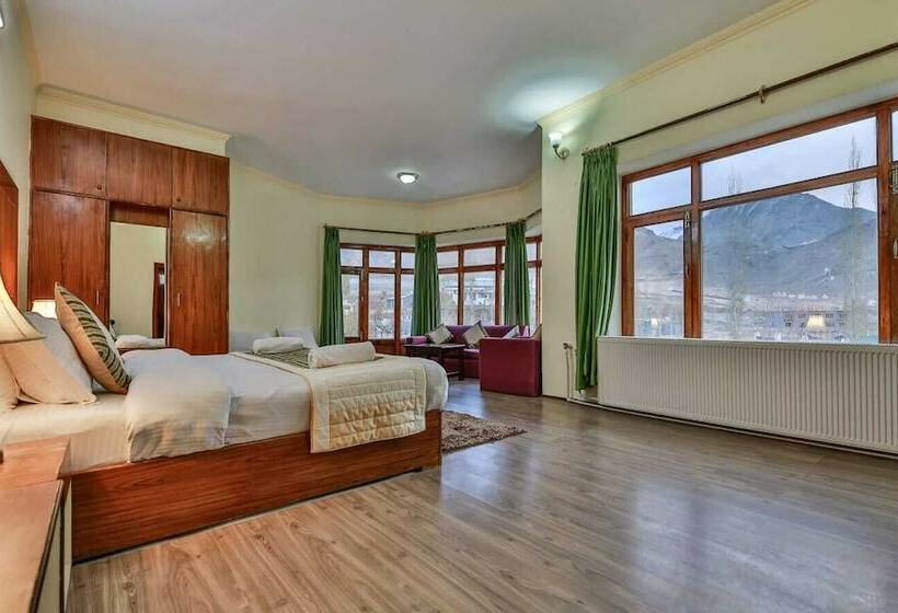 Chambre Deluxe, Reenam