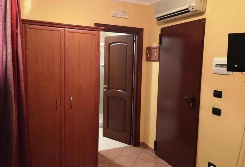 Номер Стандарт Индивидуальный, Stefano A Melito