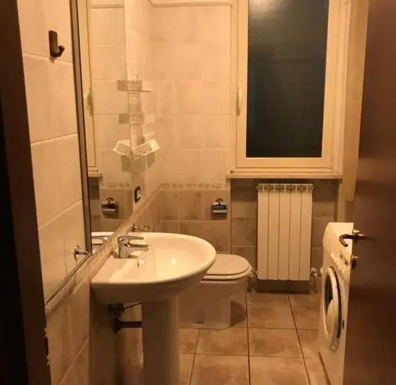 Huoneisto 2 Makuuhuonetta, Ristorante Hotel Lucia   100 Mt Dal Mare