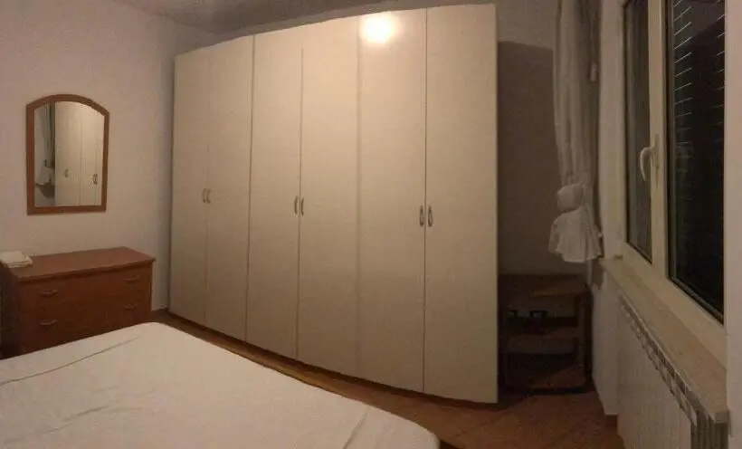 Huoneisto 2 Makuuhuonetta, Ristorante Hotel Lucia   100 Mt Dal Mare