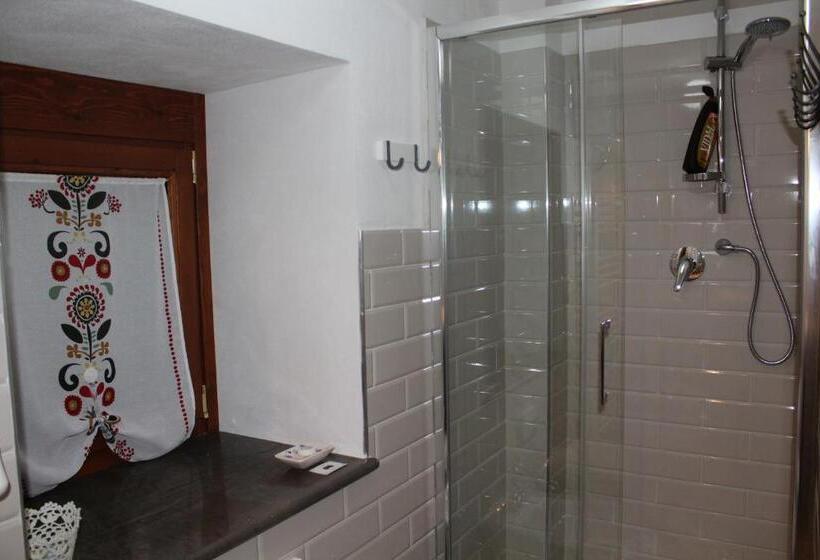 غرفة عائلية, Il Tomolo