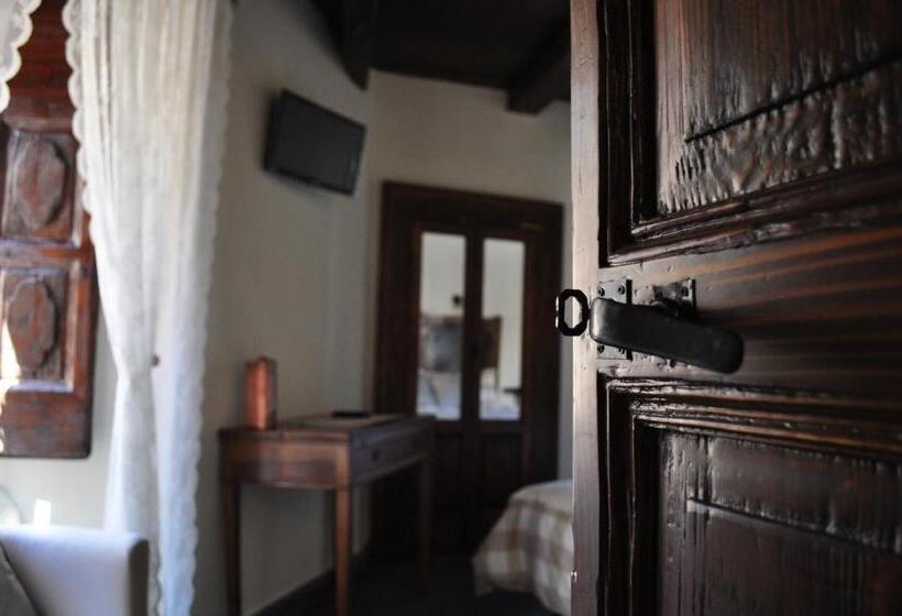 غرفة قياسية ثلاثية, Il Tomolo