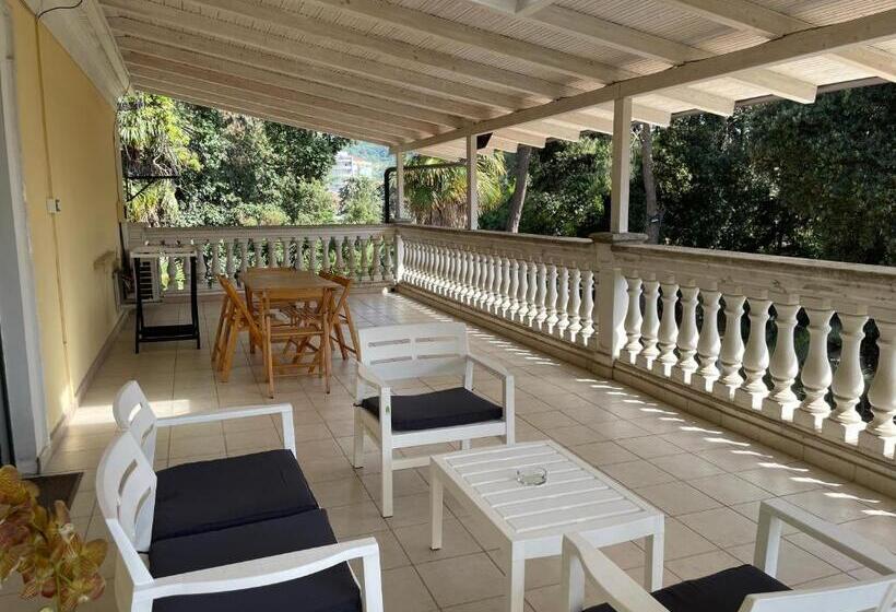 غرفة قياسية رباعية, Villa Berghella