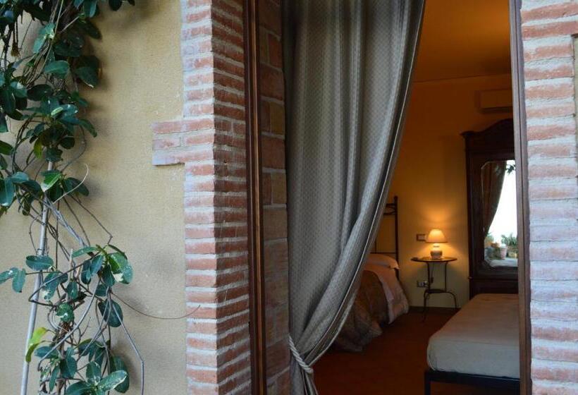 Трехместный Номер Стандарт Вид на Сад, Villa Quiete