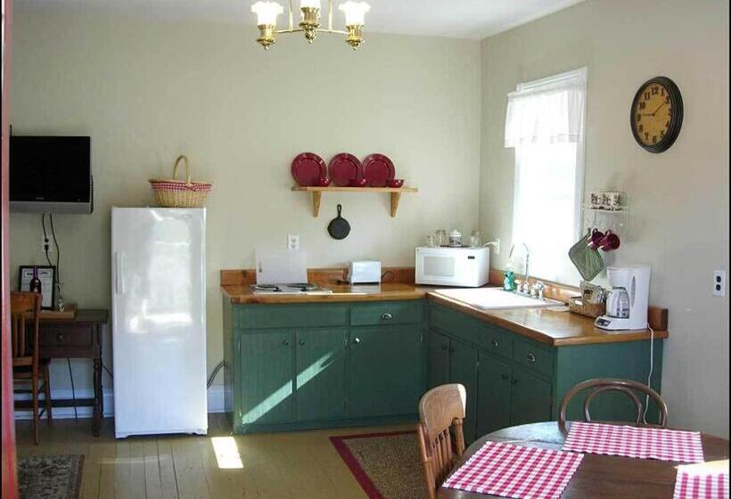 스위트, Backwoods Bed And Bath