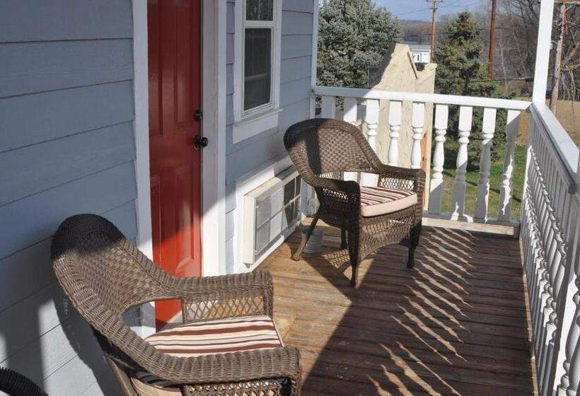 스위트, Backwoods Bed And Bath