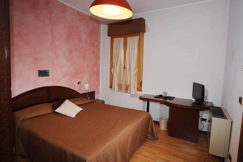 חדר סטנדרט, Drake