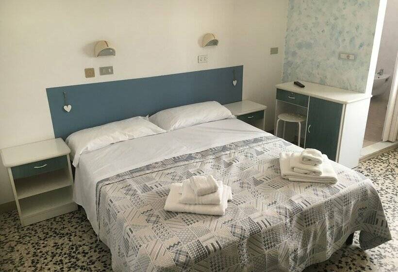 Habitació Triple Estàndard, Lucerna