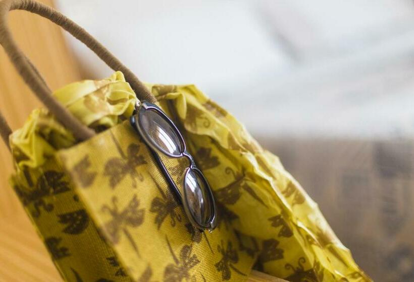 Habitació Estàndard, Lucerna