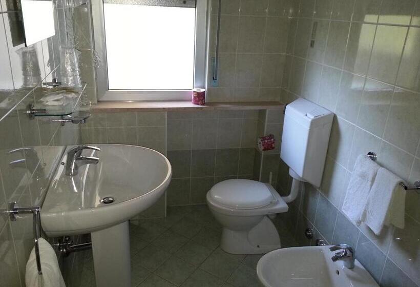 חדר סטנדרט יחיד, Nel Pineto