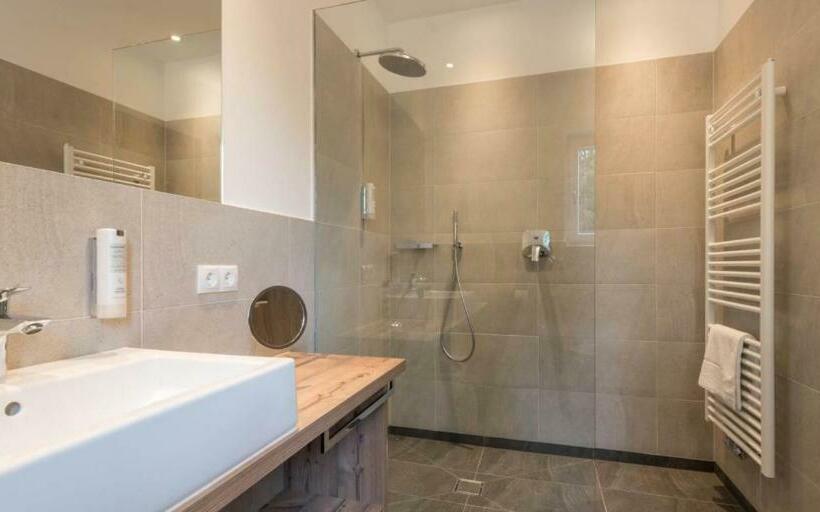 디럭스 룸, Rosengarten