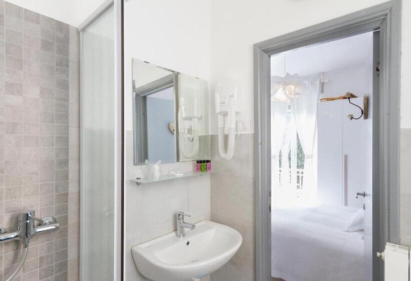 스탠다드 트리플 룸, Spot Varazze