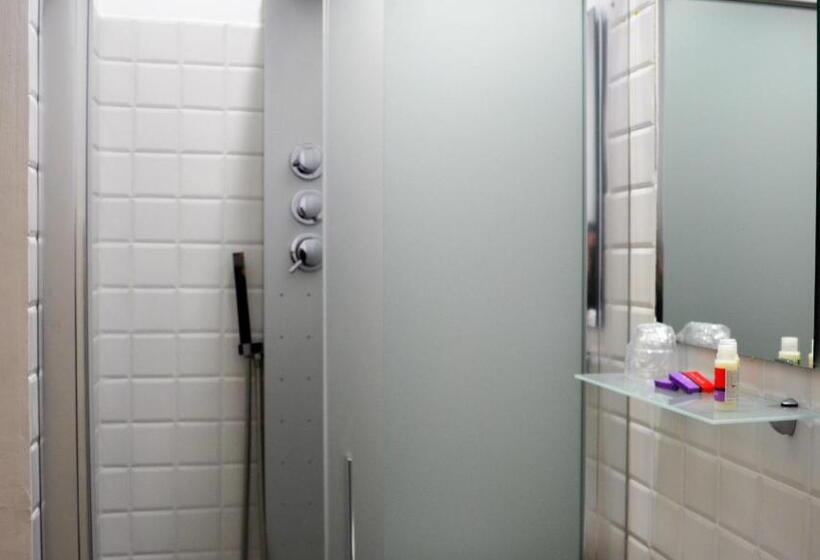 4인용 스탠다드 룸, Spot Varazze