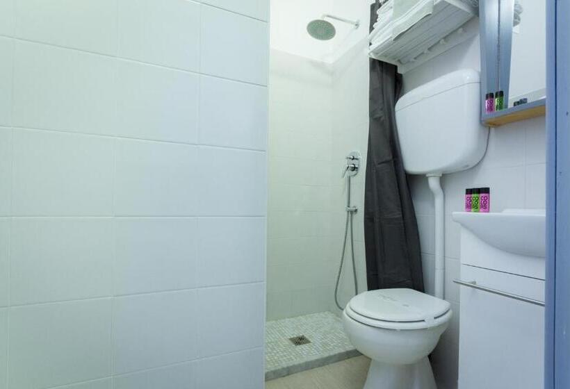 4인용 스탠다드 룸, Spot Varazze