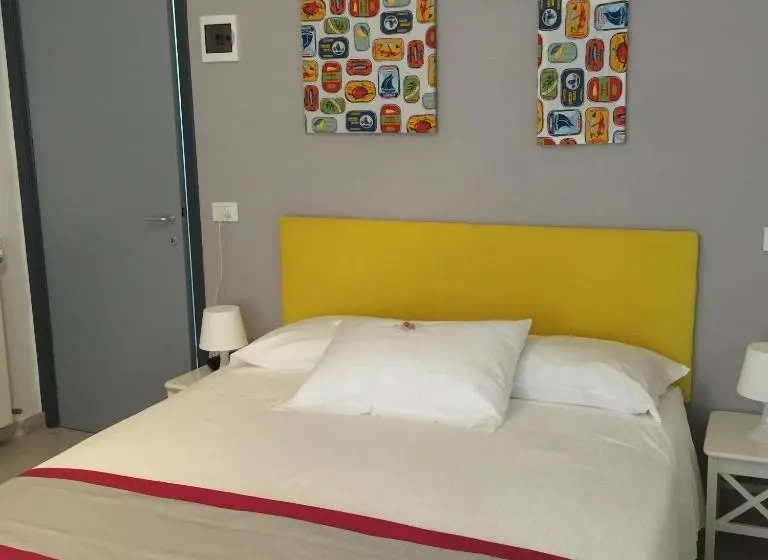 Standard Kolmen Hengen Huone, Spot Varazze