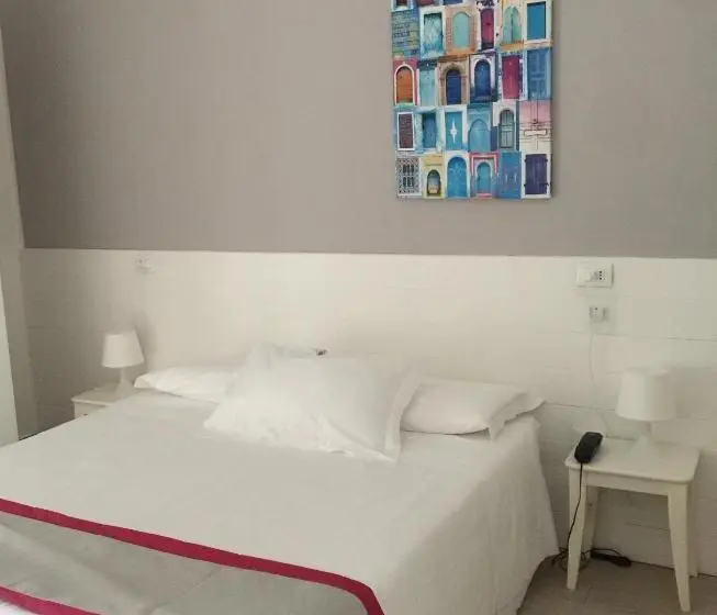 Standard Kolmen Hengen Huone, Spot Varazze