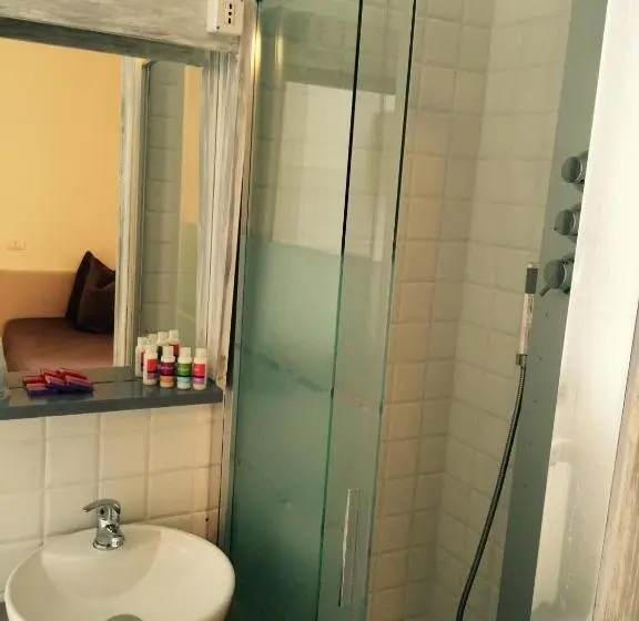 Standard Yhden Hengen Huone, Spot Varazze