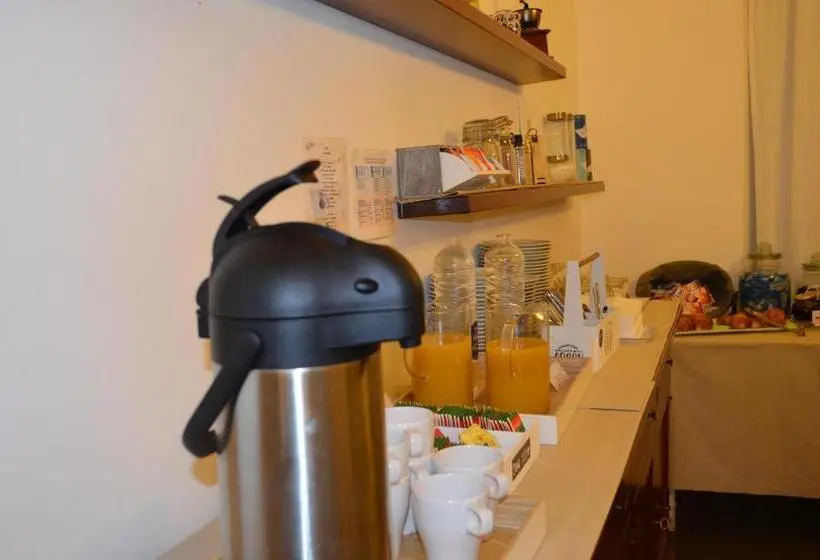 Standard Neljän Hengen Huone, Spot Varazze