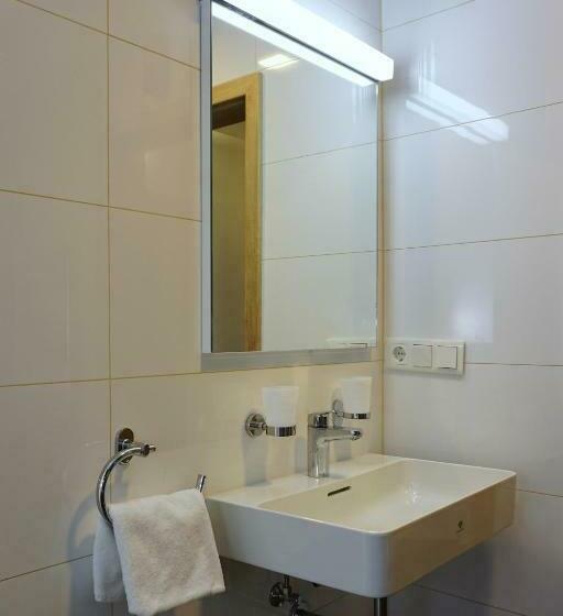 غرفة قياسية مزوَّدة بشُرفة, Stierer