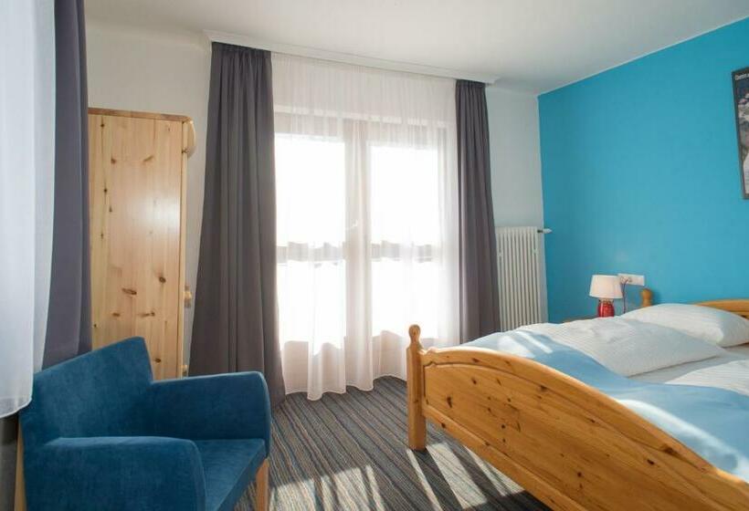 غرفة قياسية مزوَّدة بشُرفة, Stierer