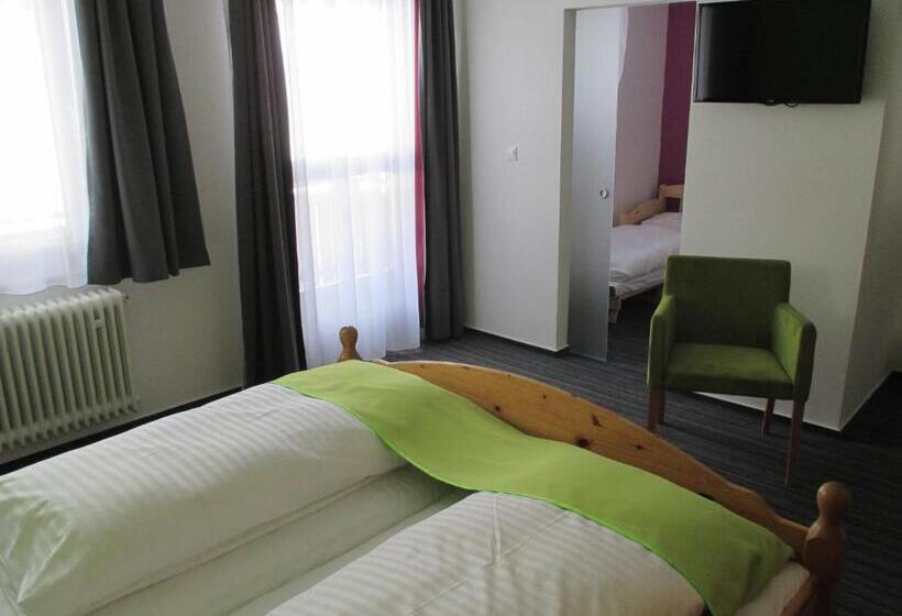 غرفة عائلية, Stierer