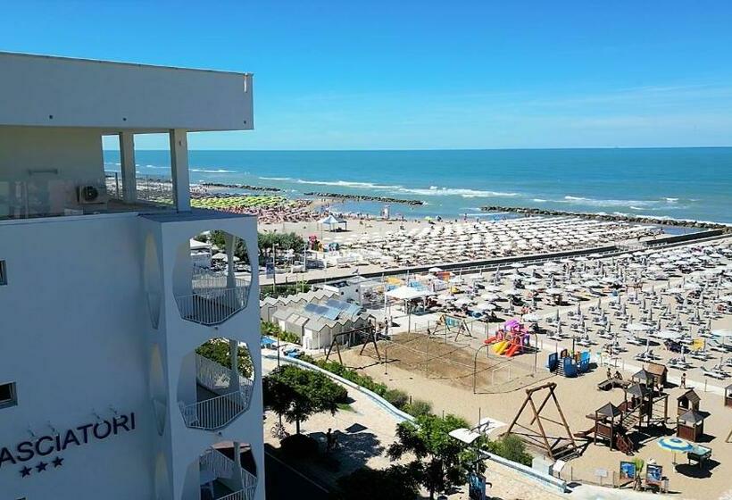 غرفة سوبيريور مطلّة علي البحر, Ambasciatori Hotel   Beach Front  Breakfast Xxl & Brunch Until 12 30pm