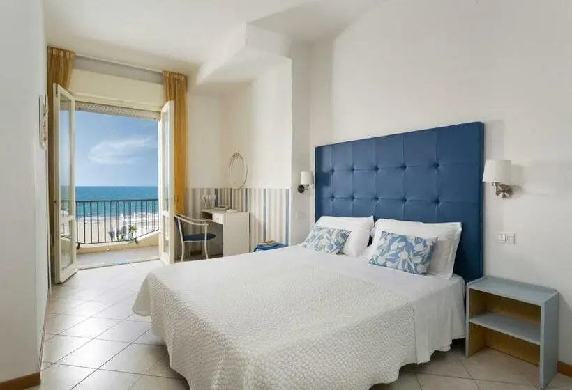 オーシャンビュースーペリアールーム, Ambasciatori Hotel   Beach Front  Breakfast Xxl & Brunch Until 12 30pm